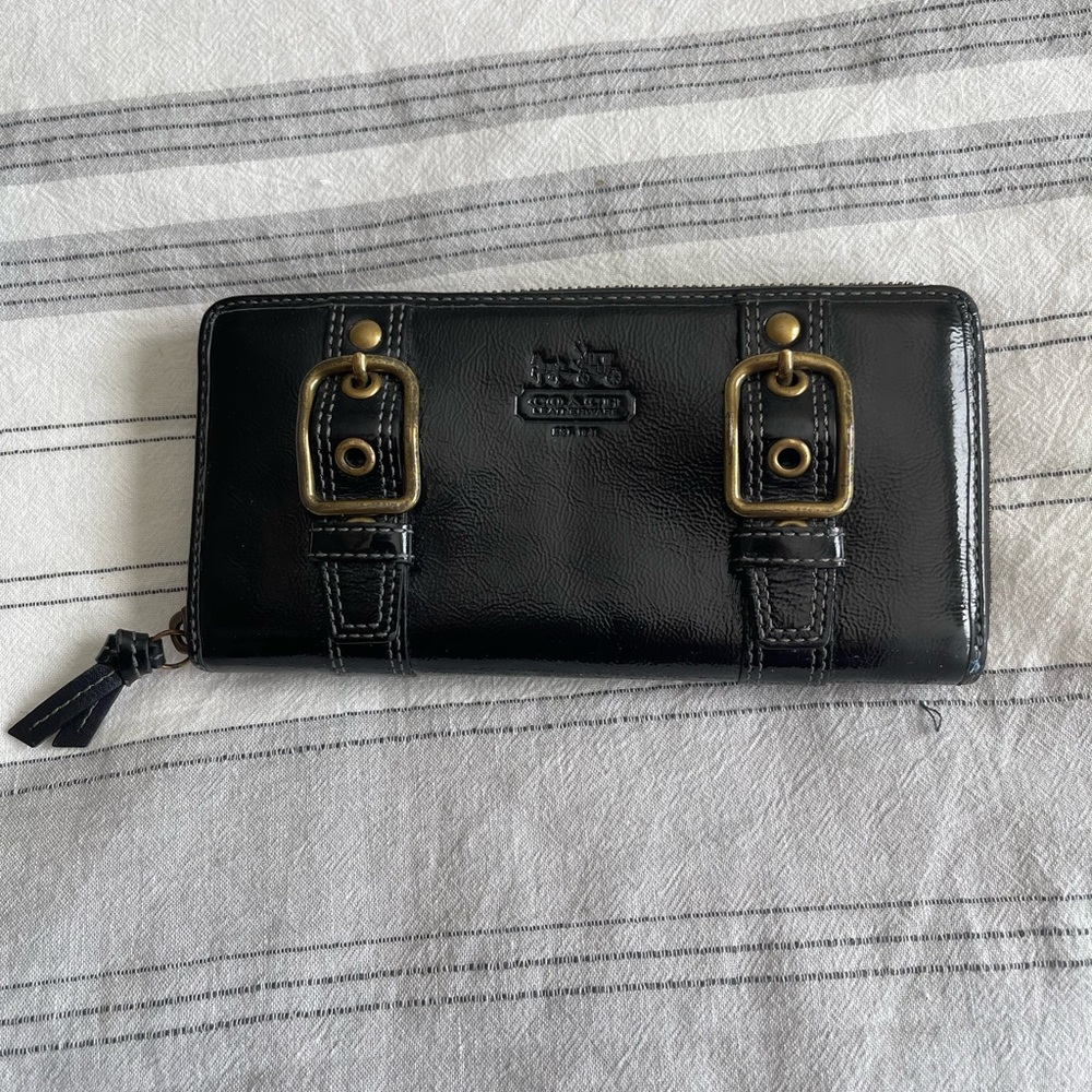 Coach classic zip around wallet with 2 buckle detail